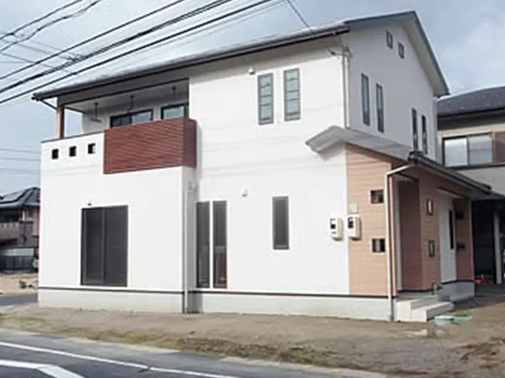 ポイントカラーが素敵な部屋と蓄熱暖房機のあるお家