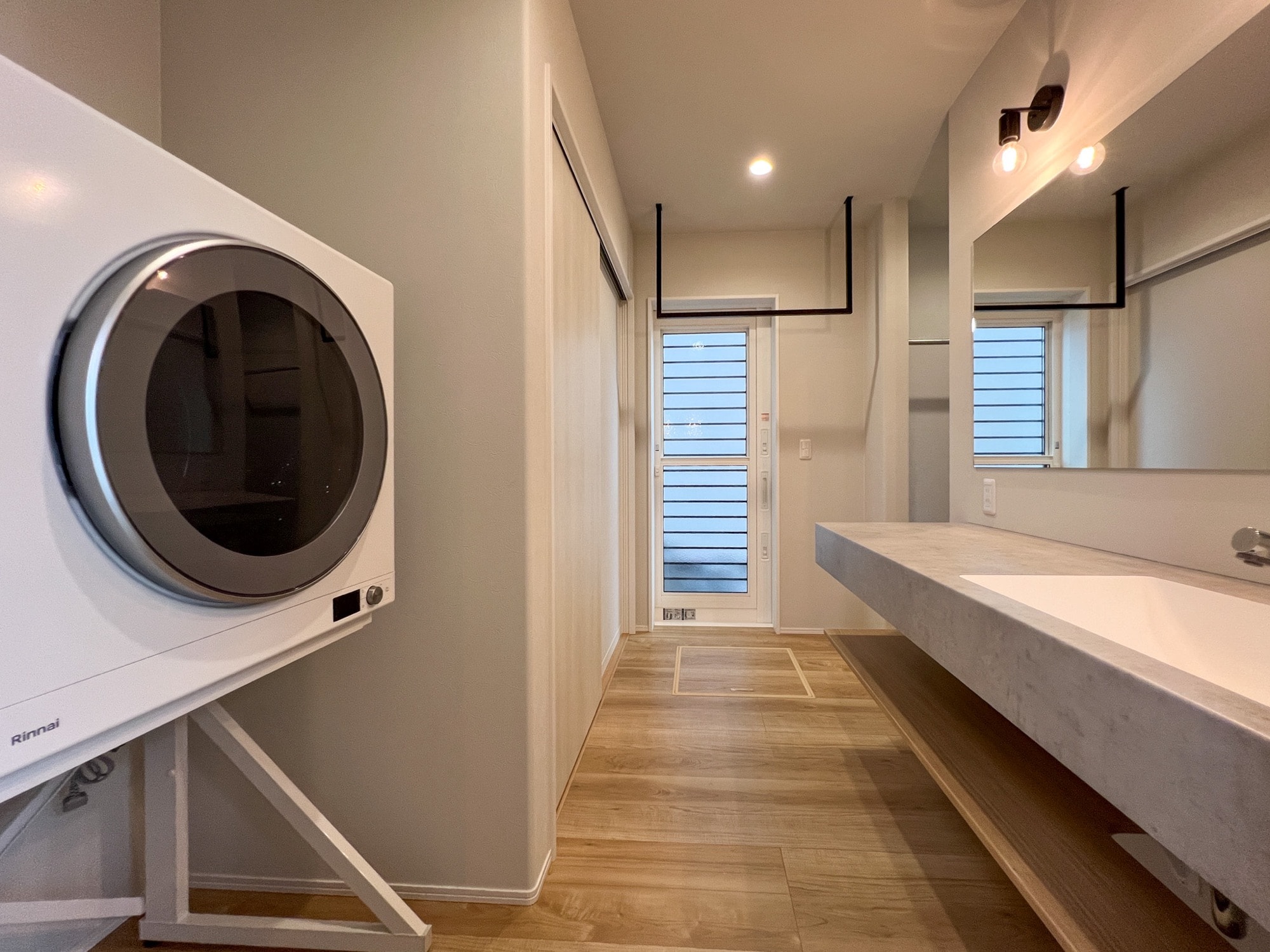 5分で読める「住まいの⾖知識」【⑤共働き家族の“家事ラク動線”⼊⾨】