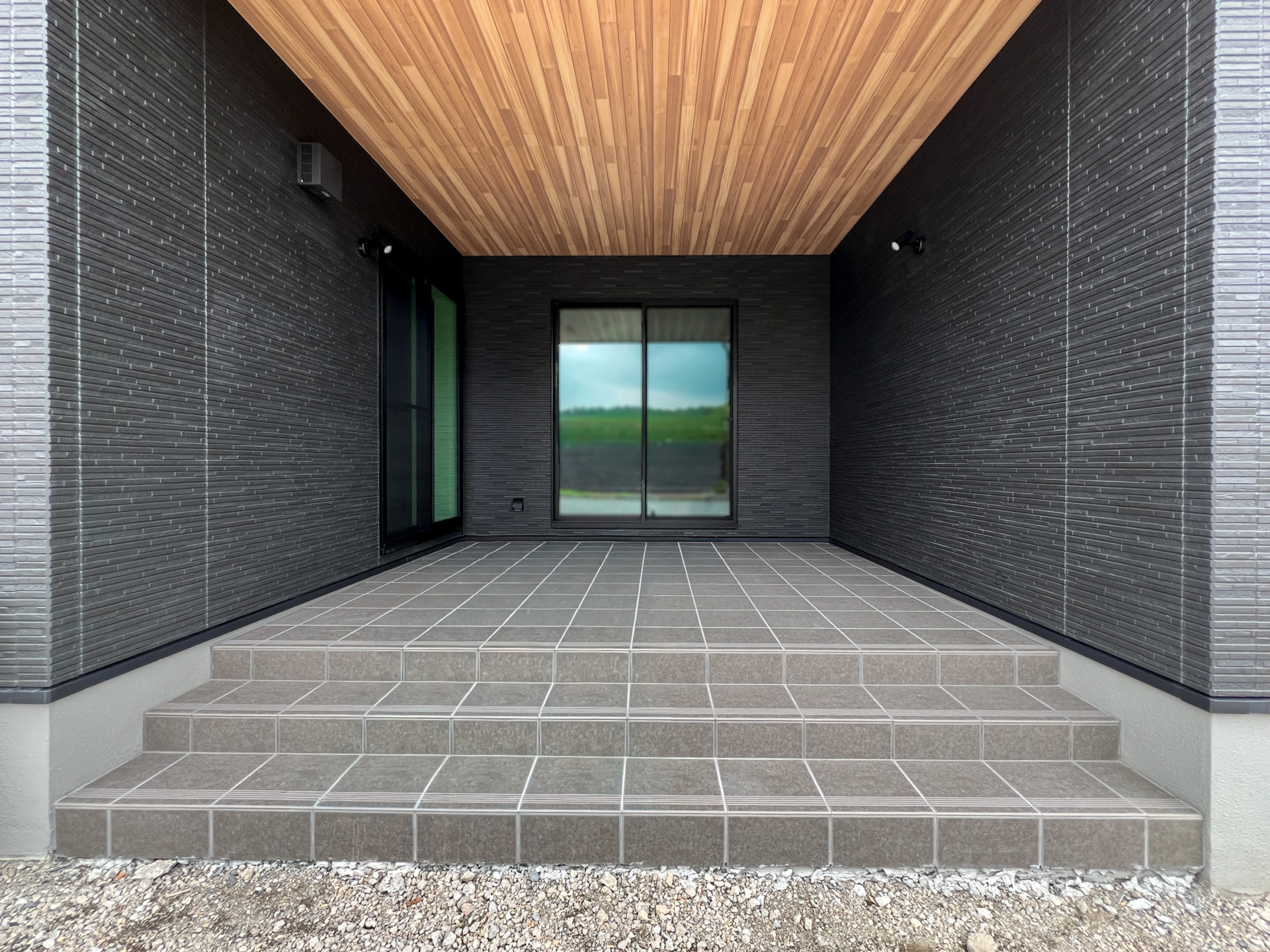 ネコちゃんと家族みんなのライフスタイルに合わせたインナーテラスのある平屋