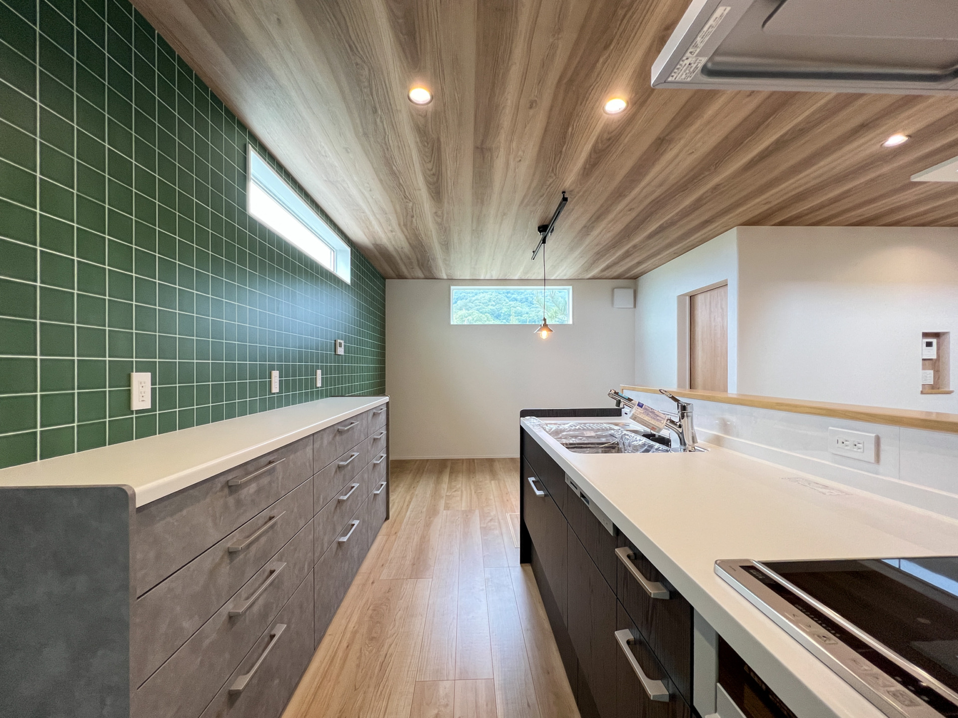 海を一望するステキなロケーションに建つ2階建てのお家